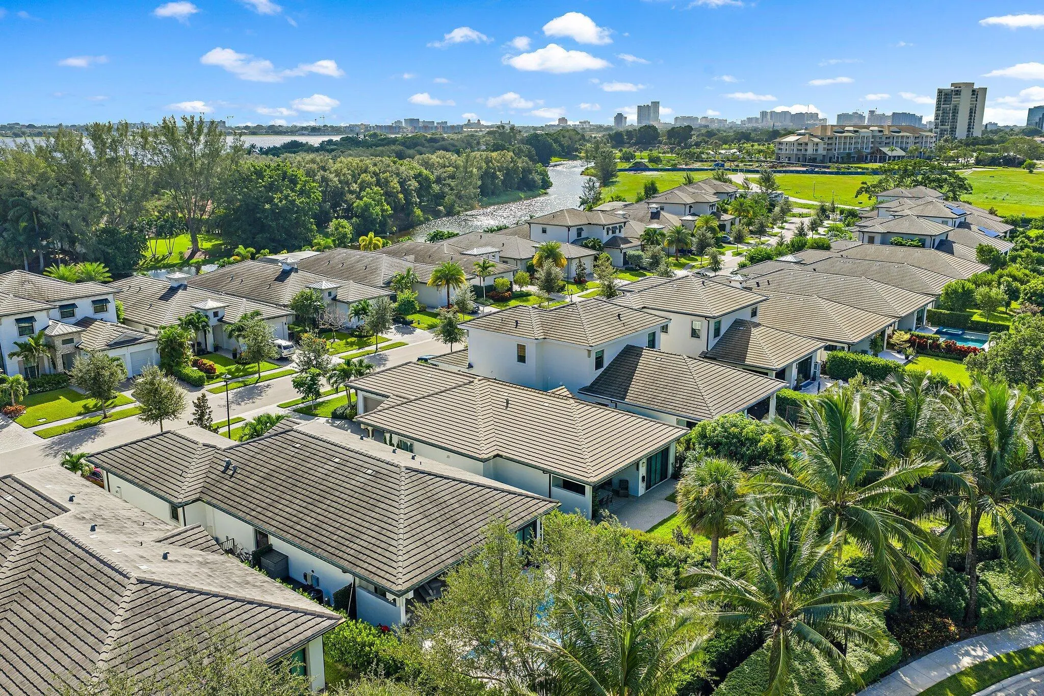 2908 Gin Berry Way