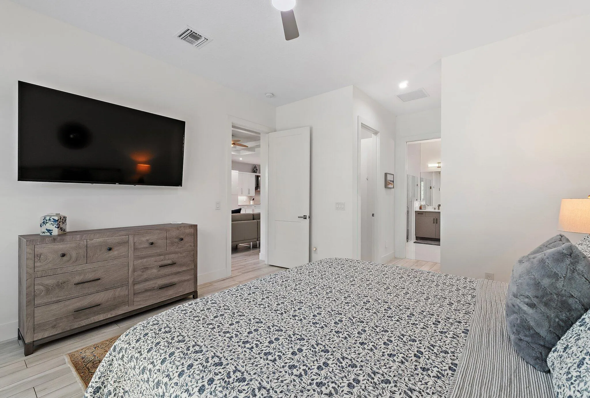 2908 Gin Berry Way