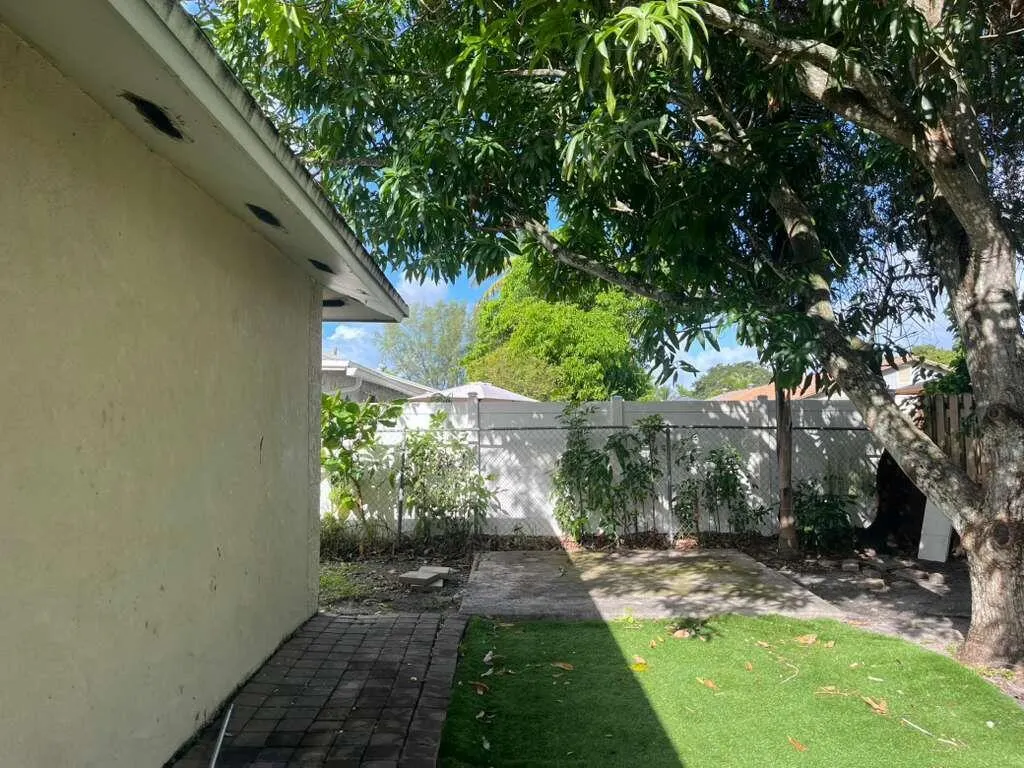 8201 SW 5th Court