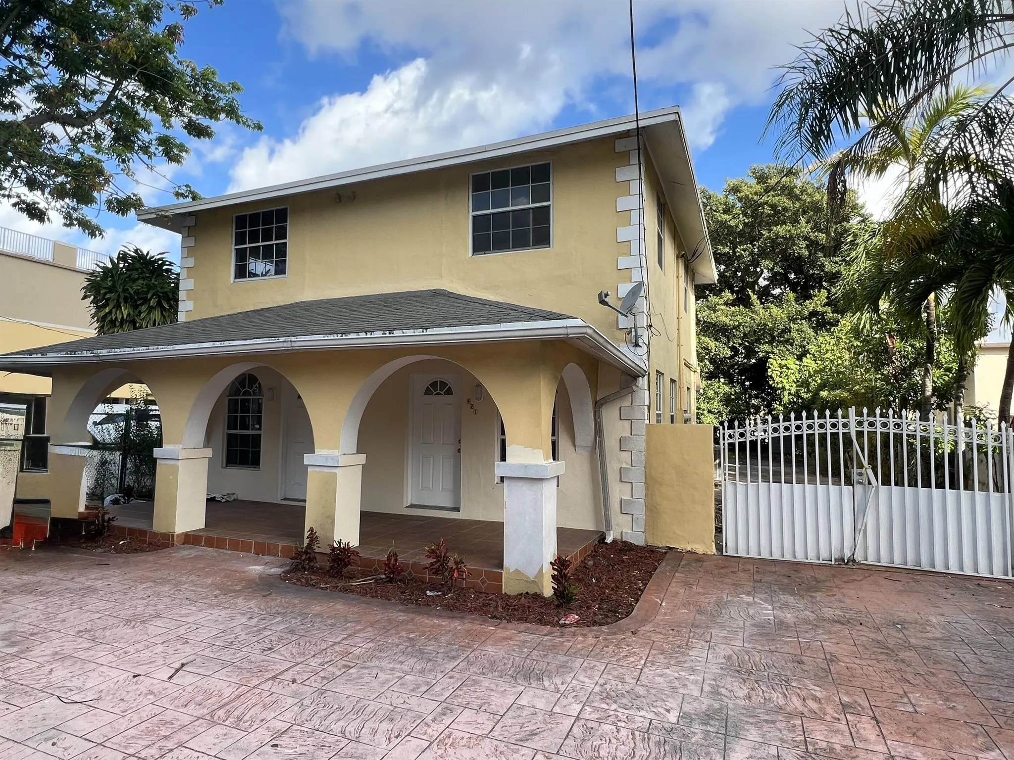 423 SW 7th Street