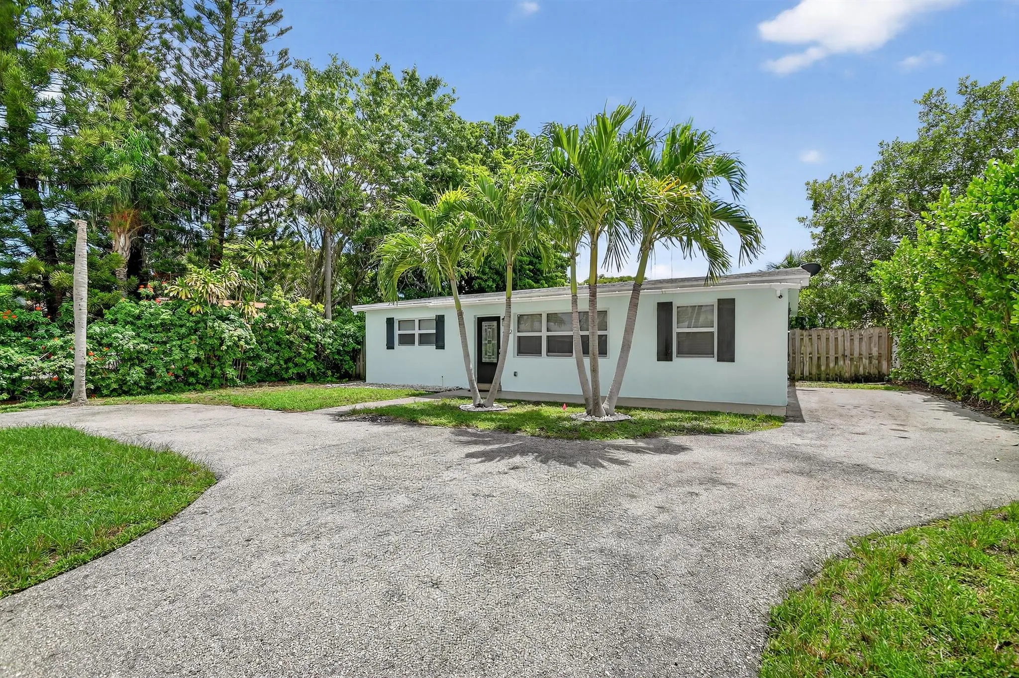 422 W Ocean Avenue