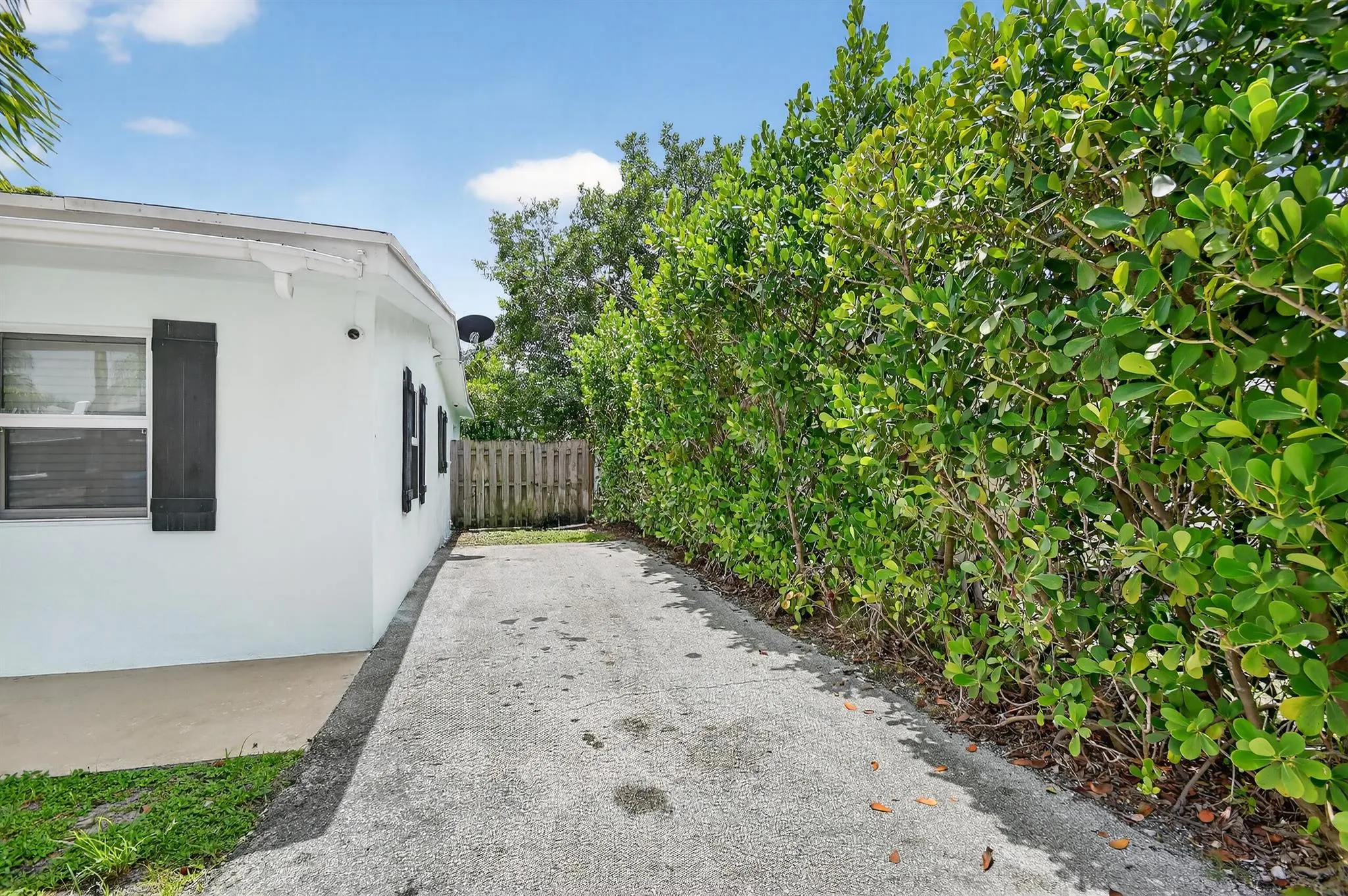 422 W Ocean Avenue