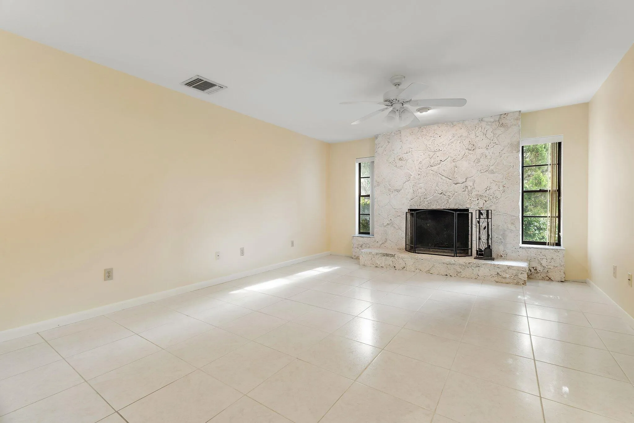 2042 SE Pyramid Road