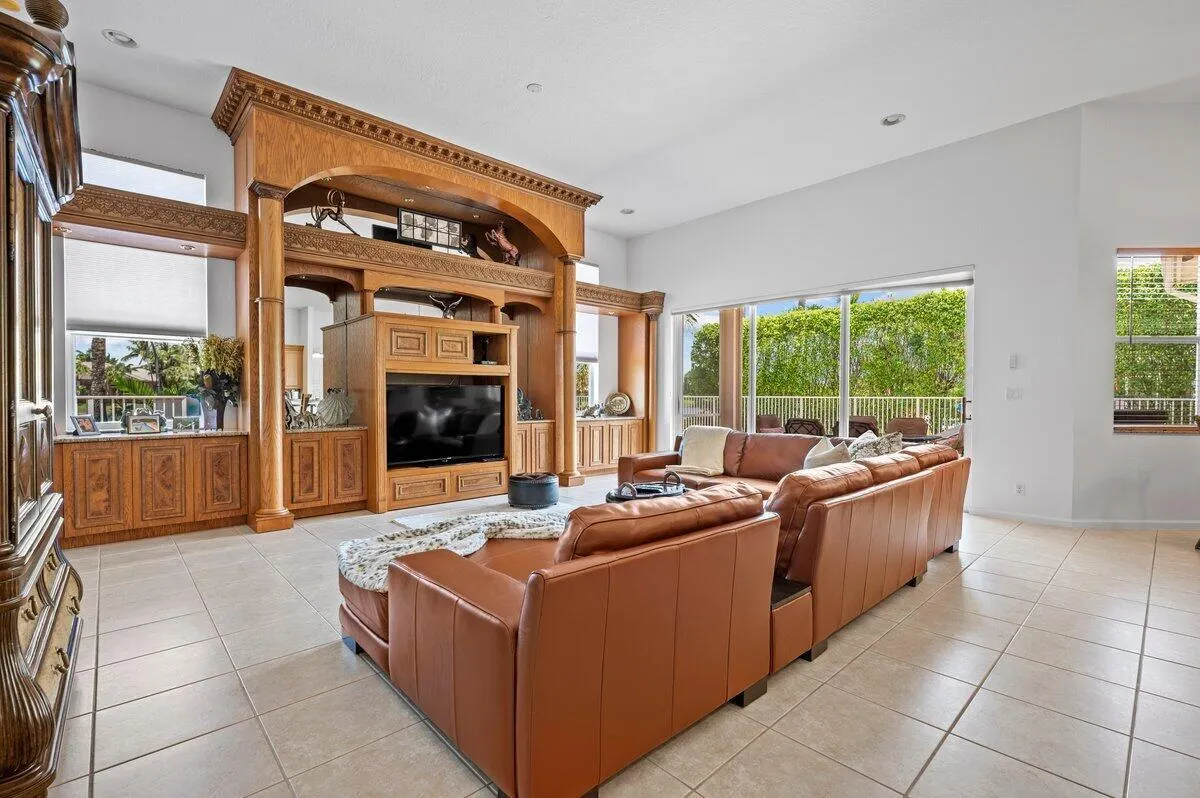 11727 Paradise Cove Lane