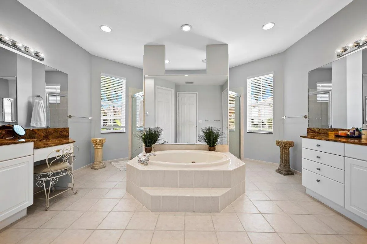 11727 Paradise Cove Lane