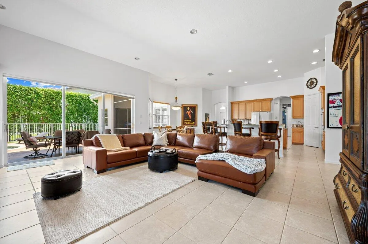 11727 Paradise Cove Lane