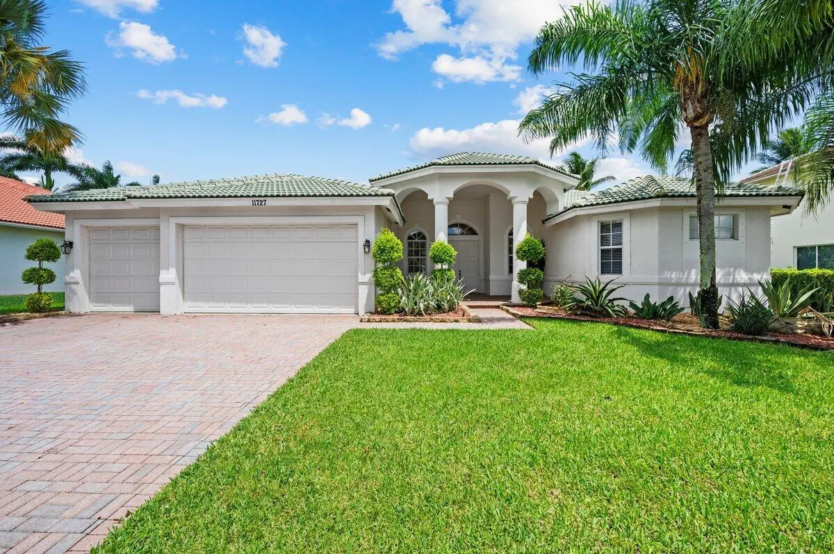 11727 Paradise Cove Lane