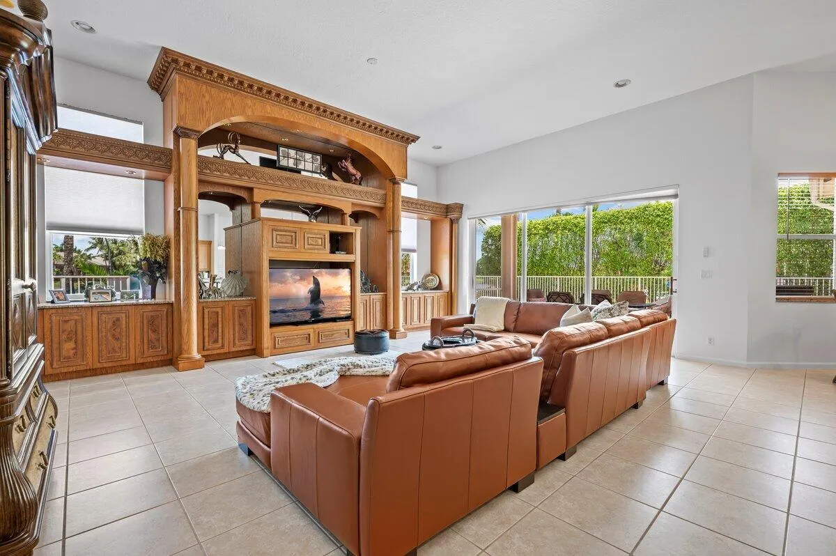 11727 Paradise Cove Lane
