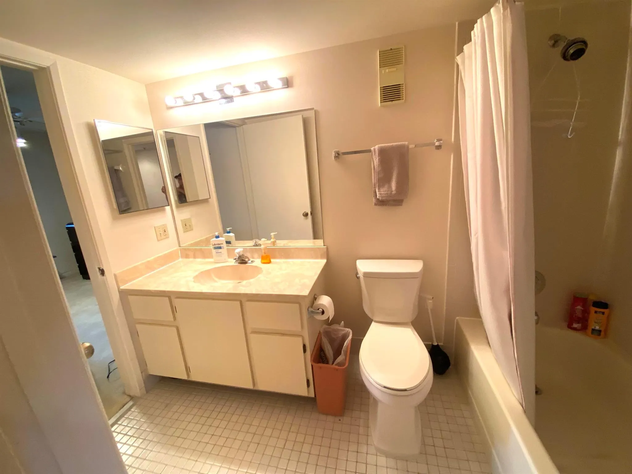 7260 Kinghurst Drive, #503
