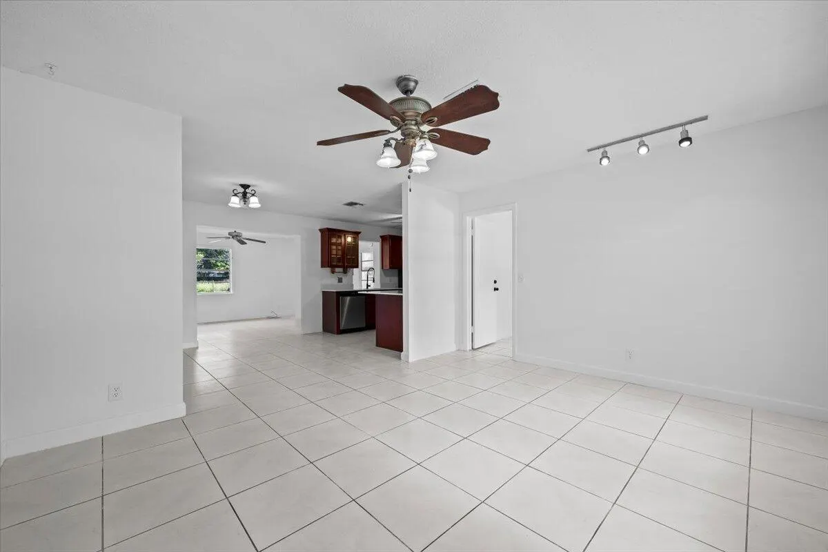 11613 52nd Road N