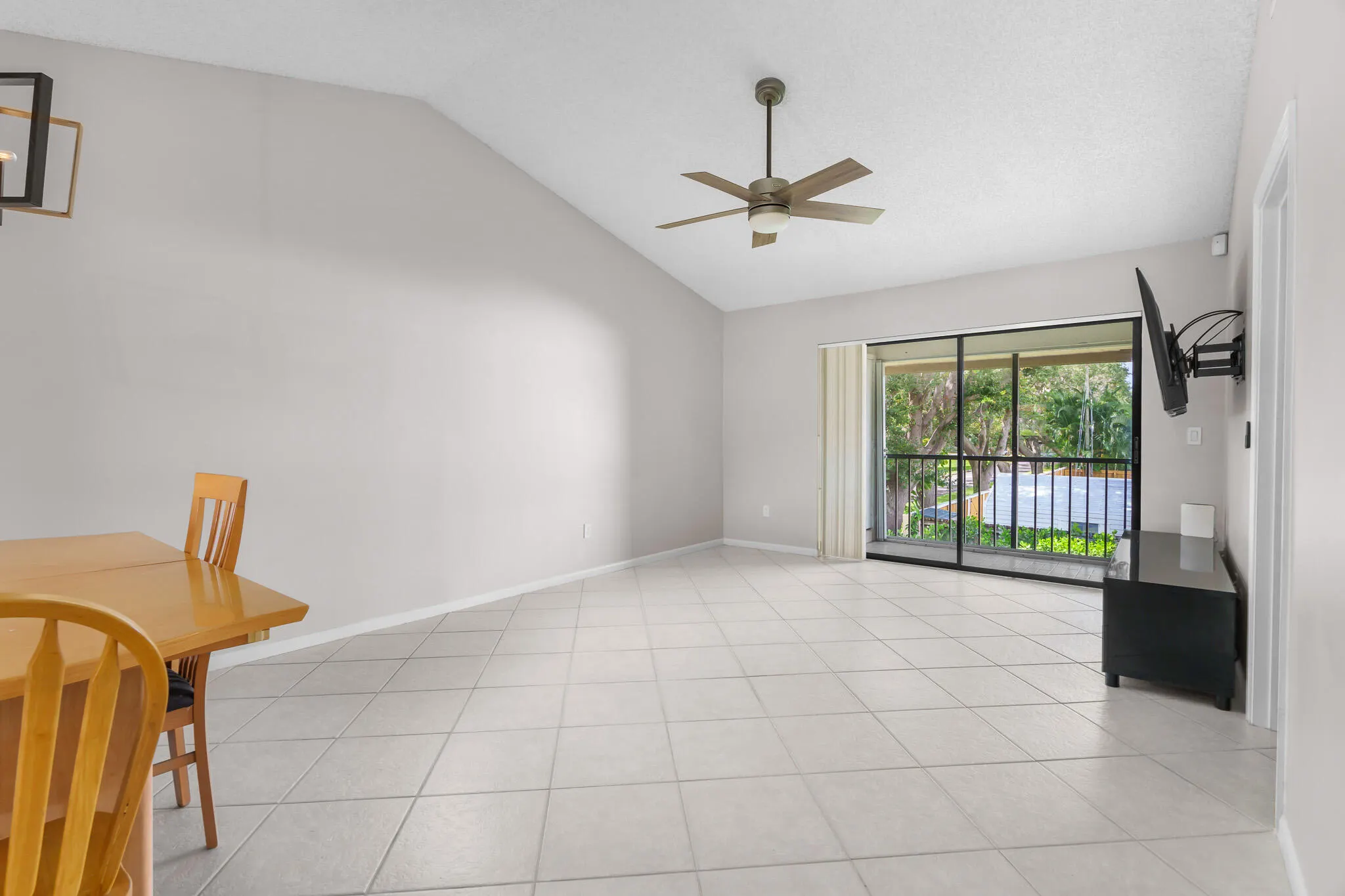 5201 W Club Circle, #203