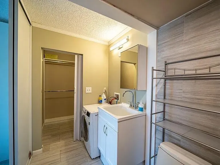 718 Executive Center Drive, #34