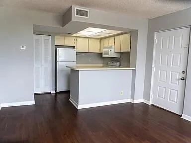 718 Executive Center Drive, #34