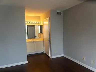 718 Executive Center Drive, #34