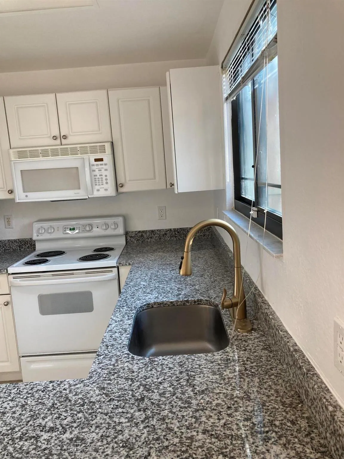 2807 Veronia Drive, #106