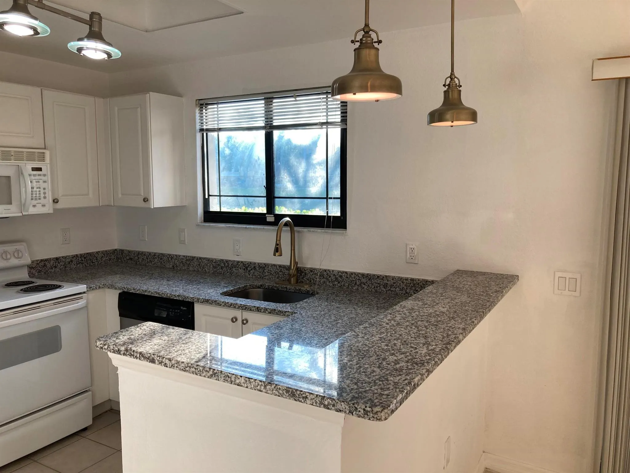 2807 Veronia Drive, #106