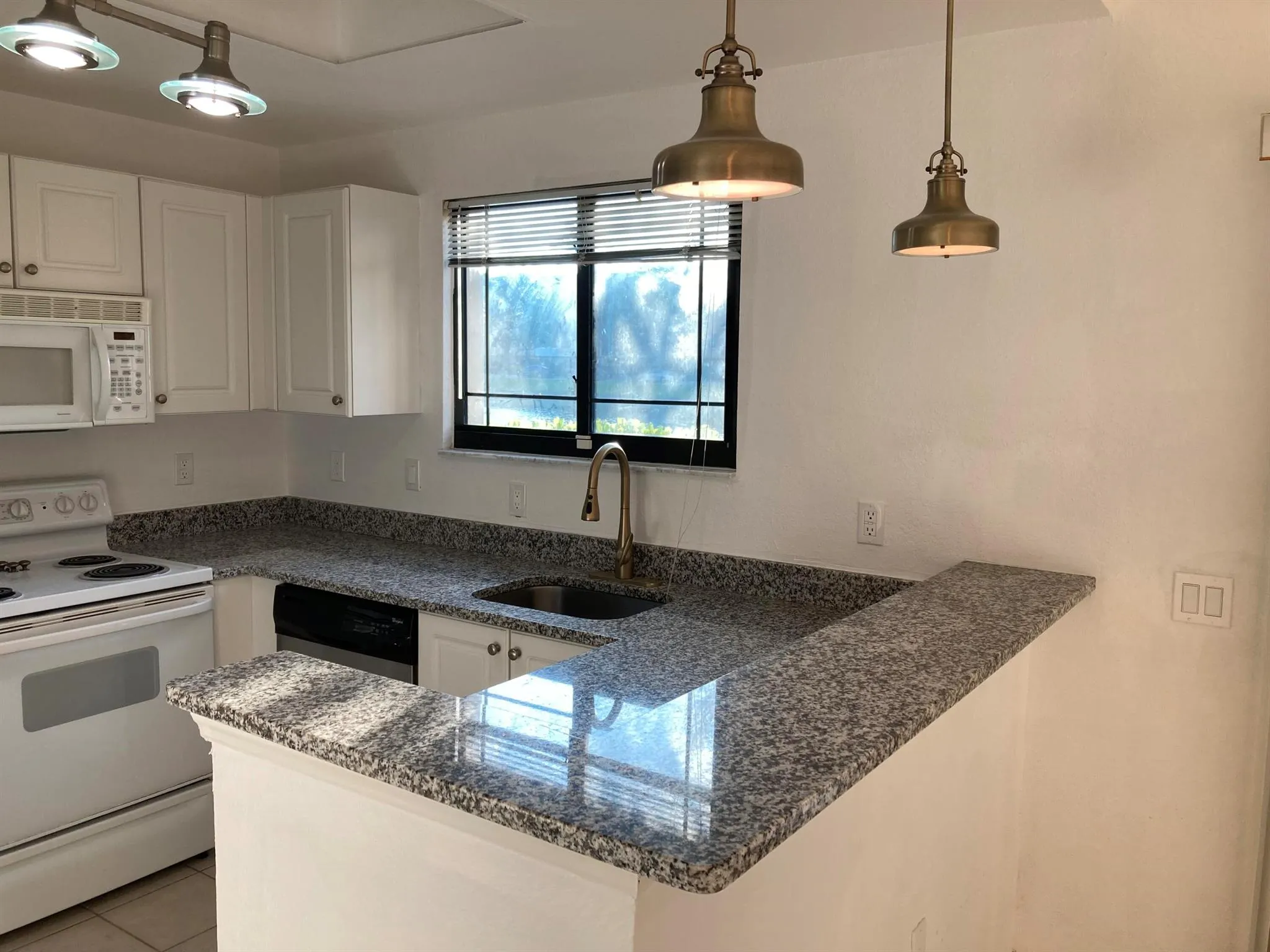 2807 Veronia Drive, #106