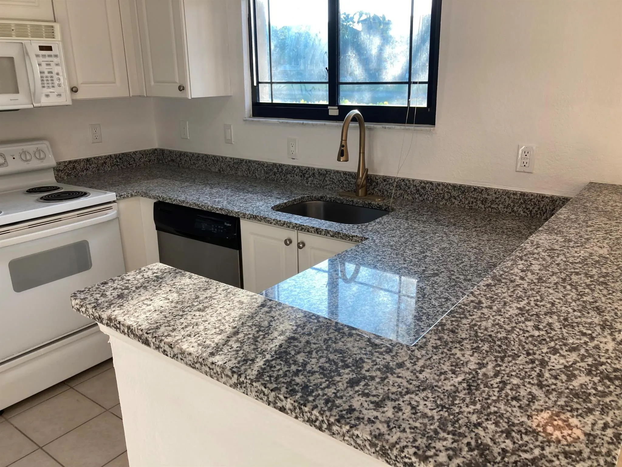 2807 Veronia Drive, #106