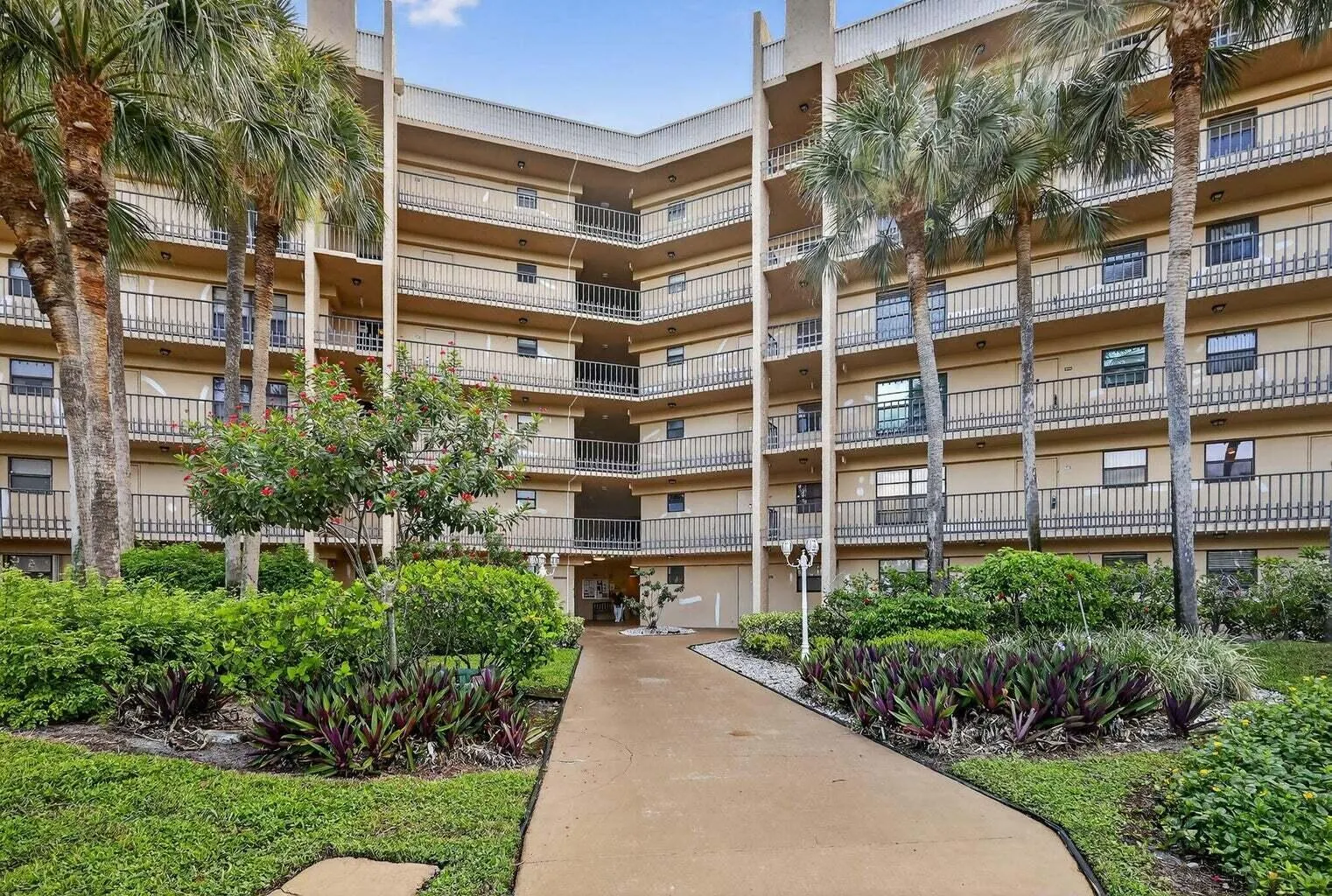 4640 Lucerne Lakes Boulevard W, #102