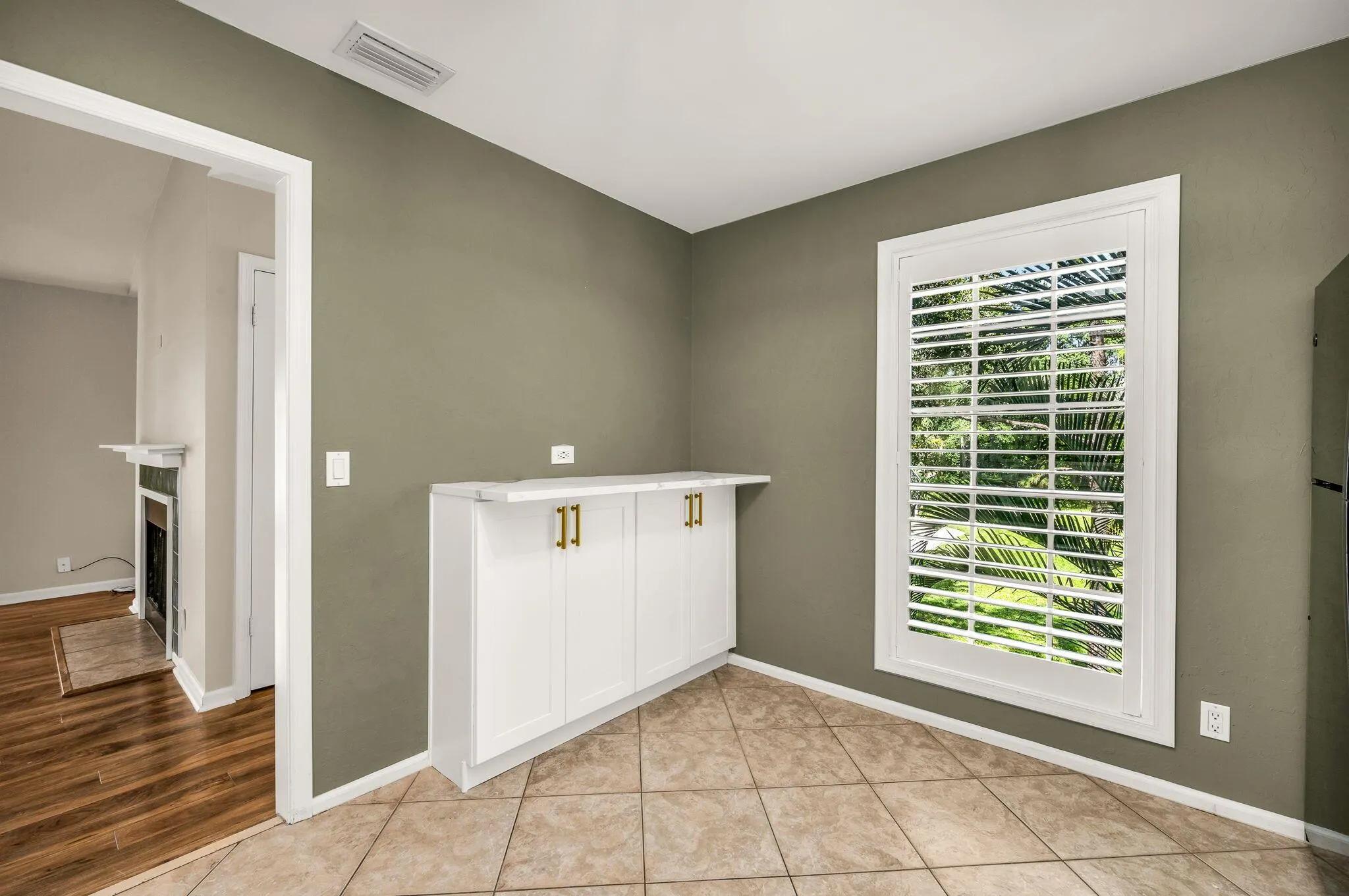 5047 Heatherhill Lane, #4