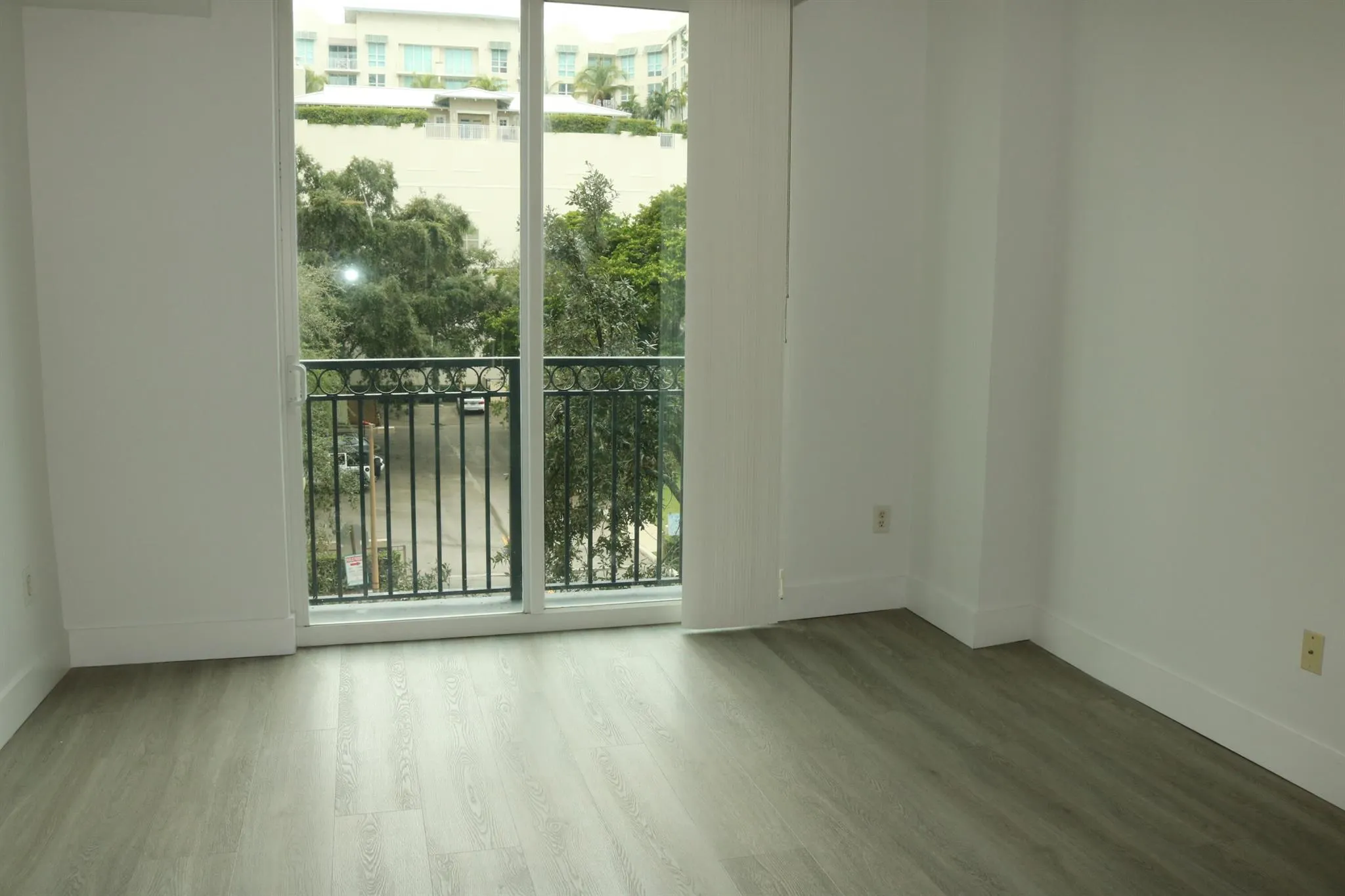 600 S Dixie Highway, #327