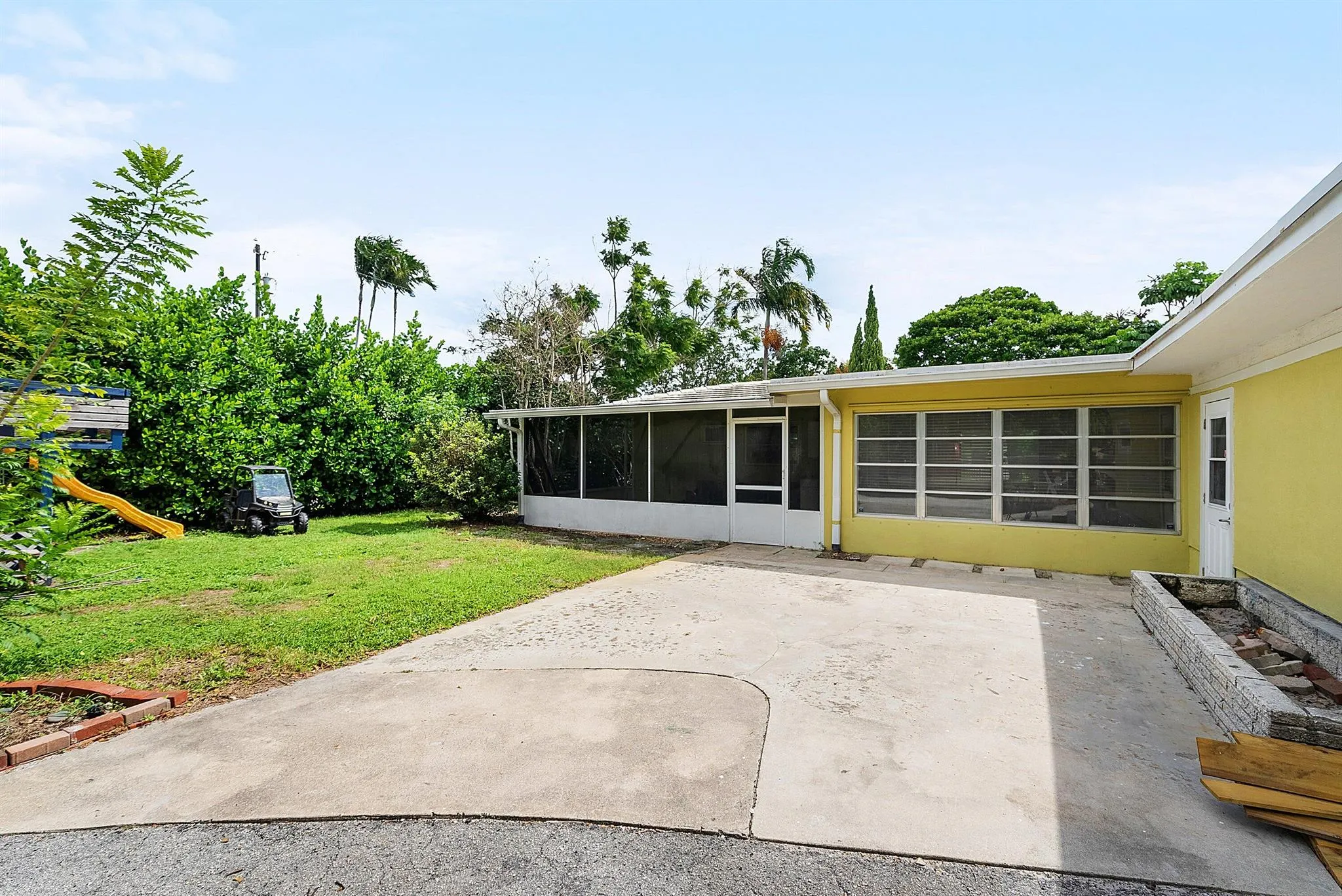 857 NW 8th Avenue