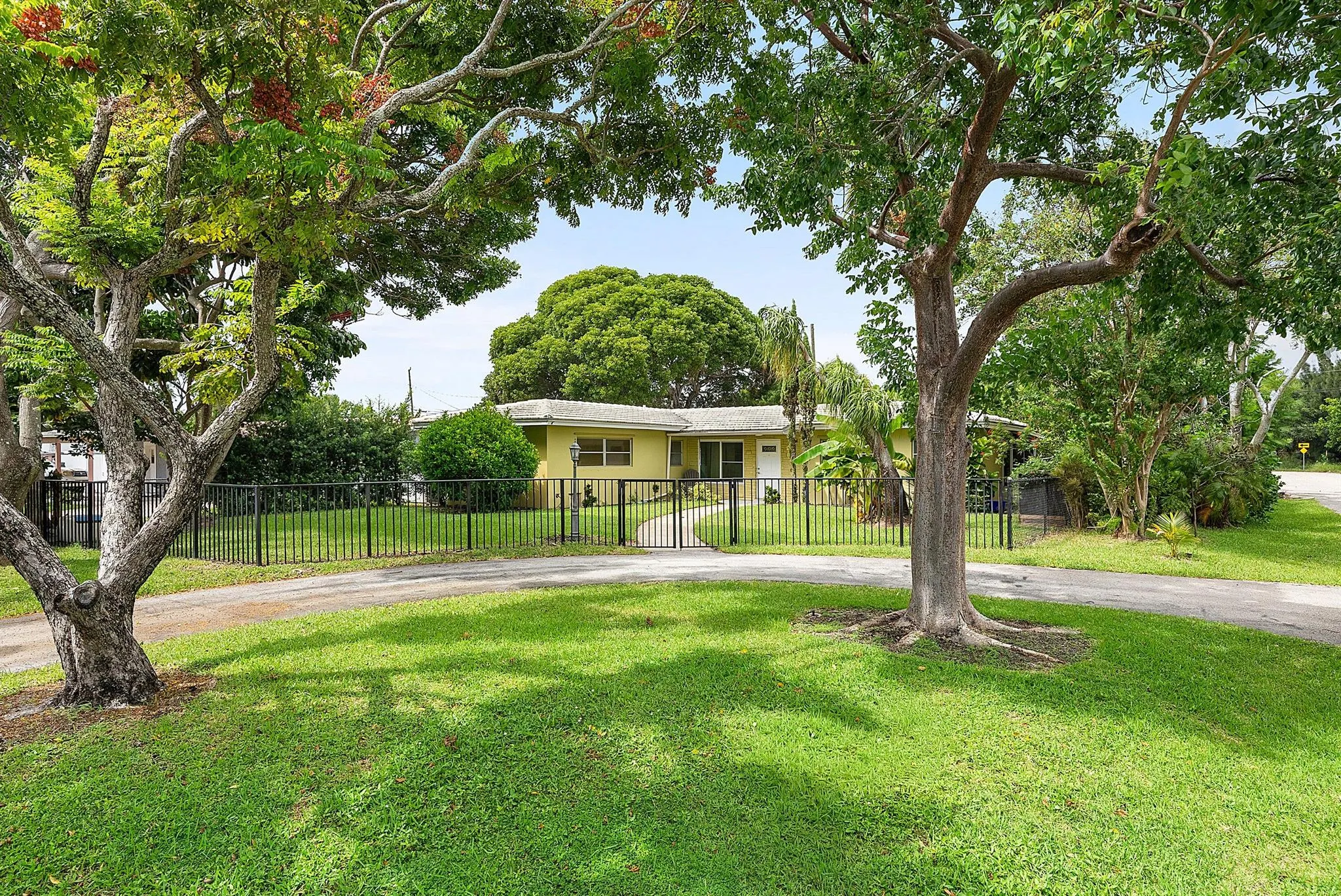 857 NW 8th Avenue