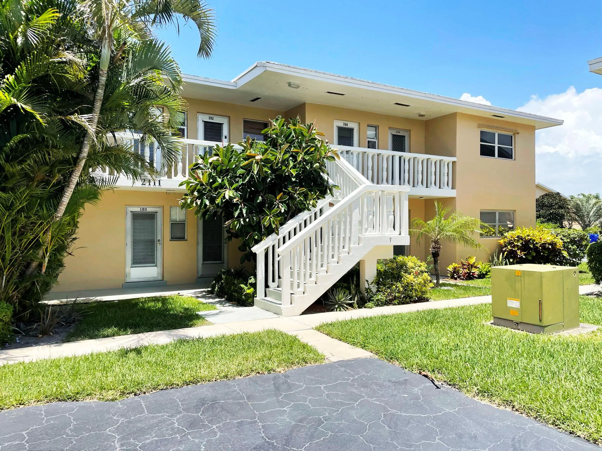 2111 NE 1st Court, #204