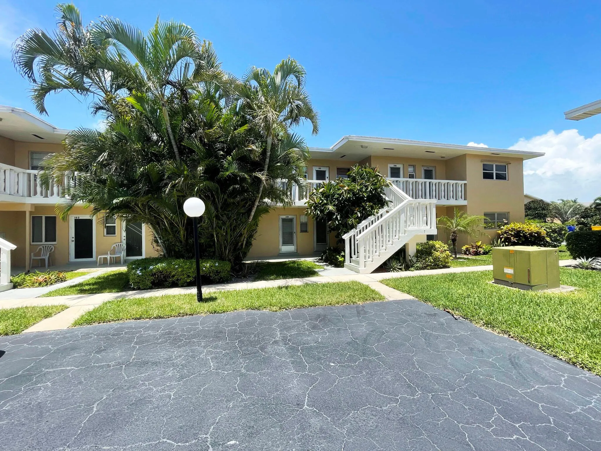 2111 NE 1st Court, #204