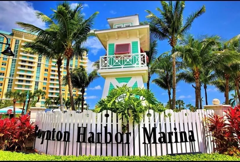 700 E Boynton Beach Boulevard, #803
