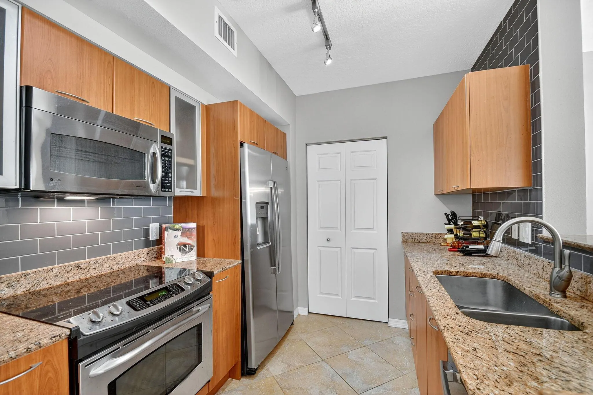 700 E Boynton Beach Boulevard, #803