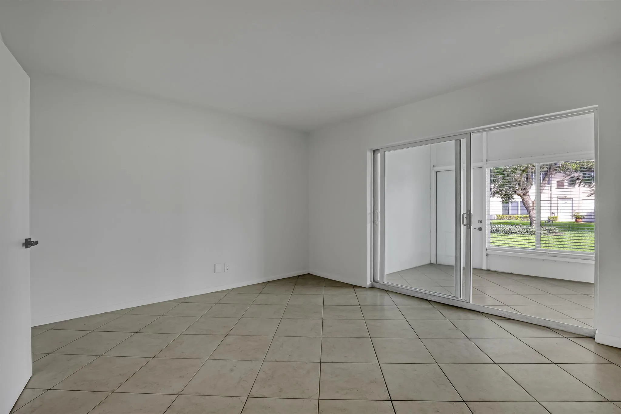 205 Main Boulevard, #1c