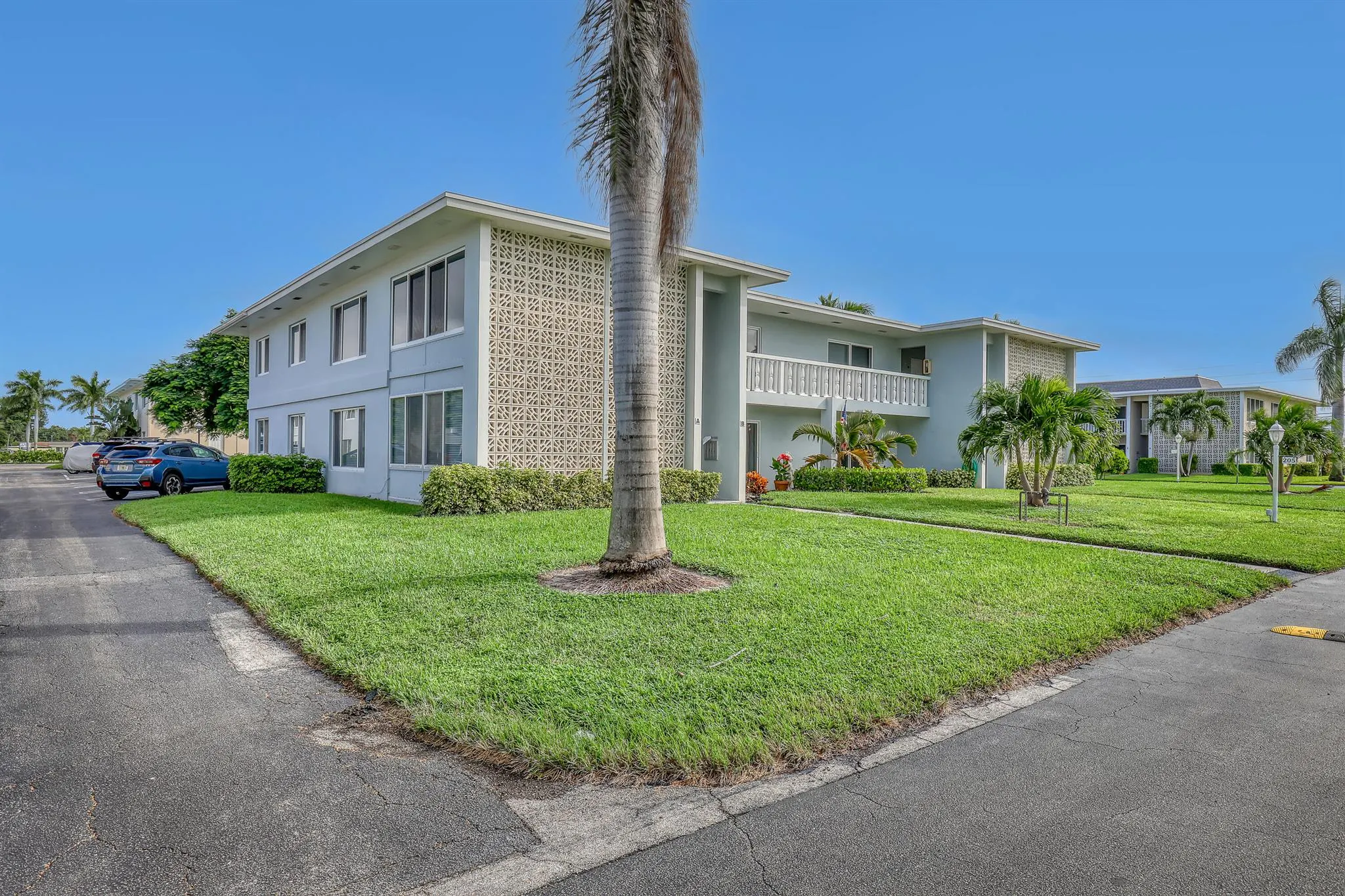205 Main Boulevard, #1c