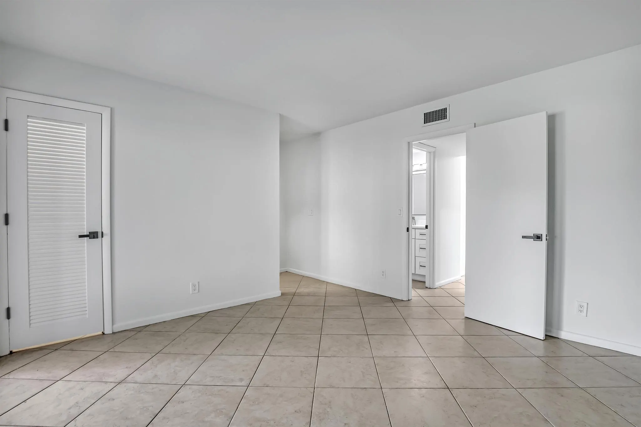 205 Main Boulevard, #1c
