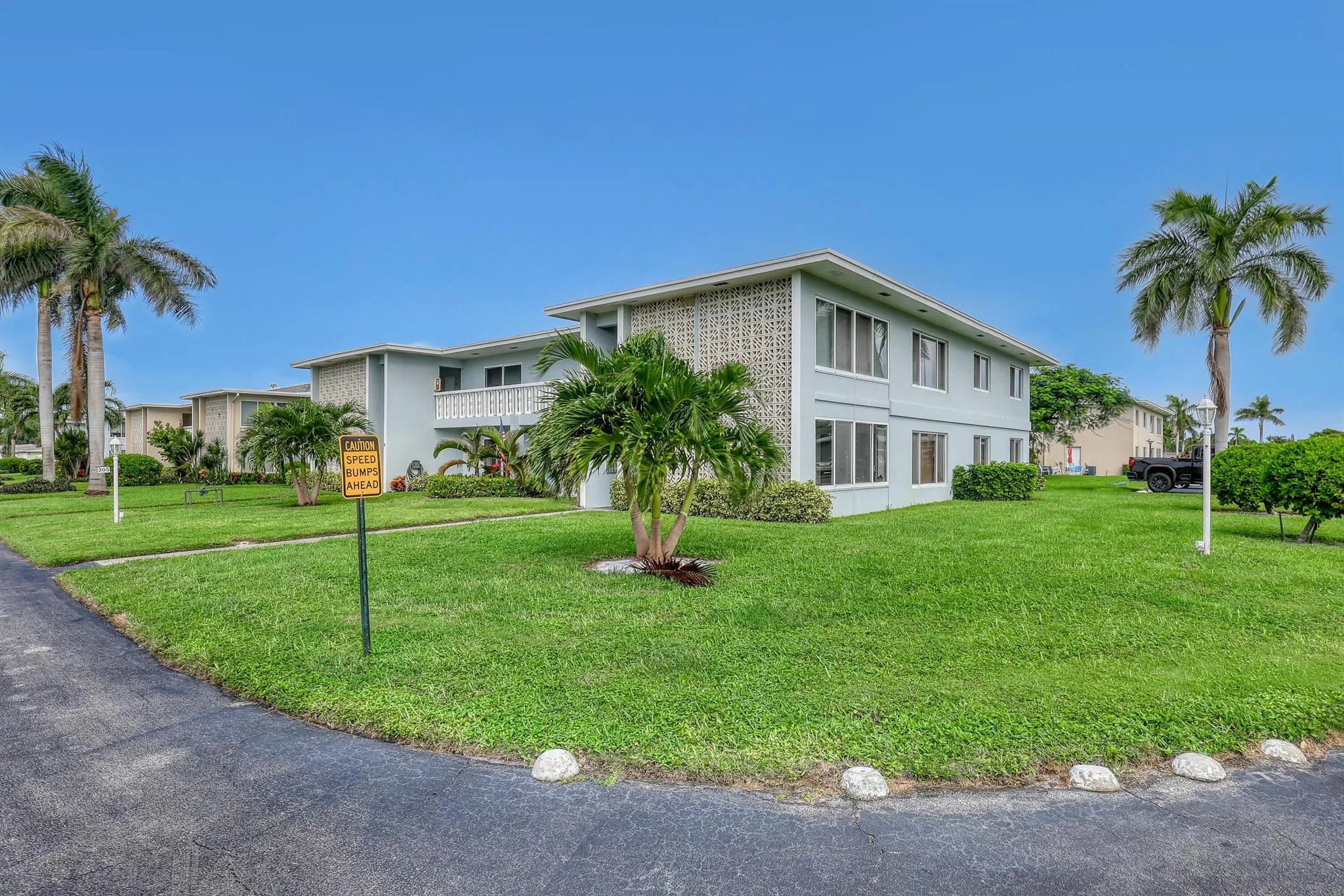205 Main Boulevard, #1c