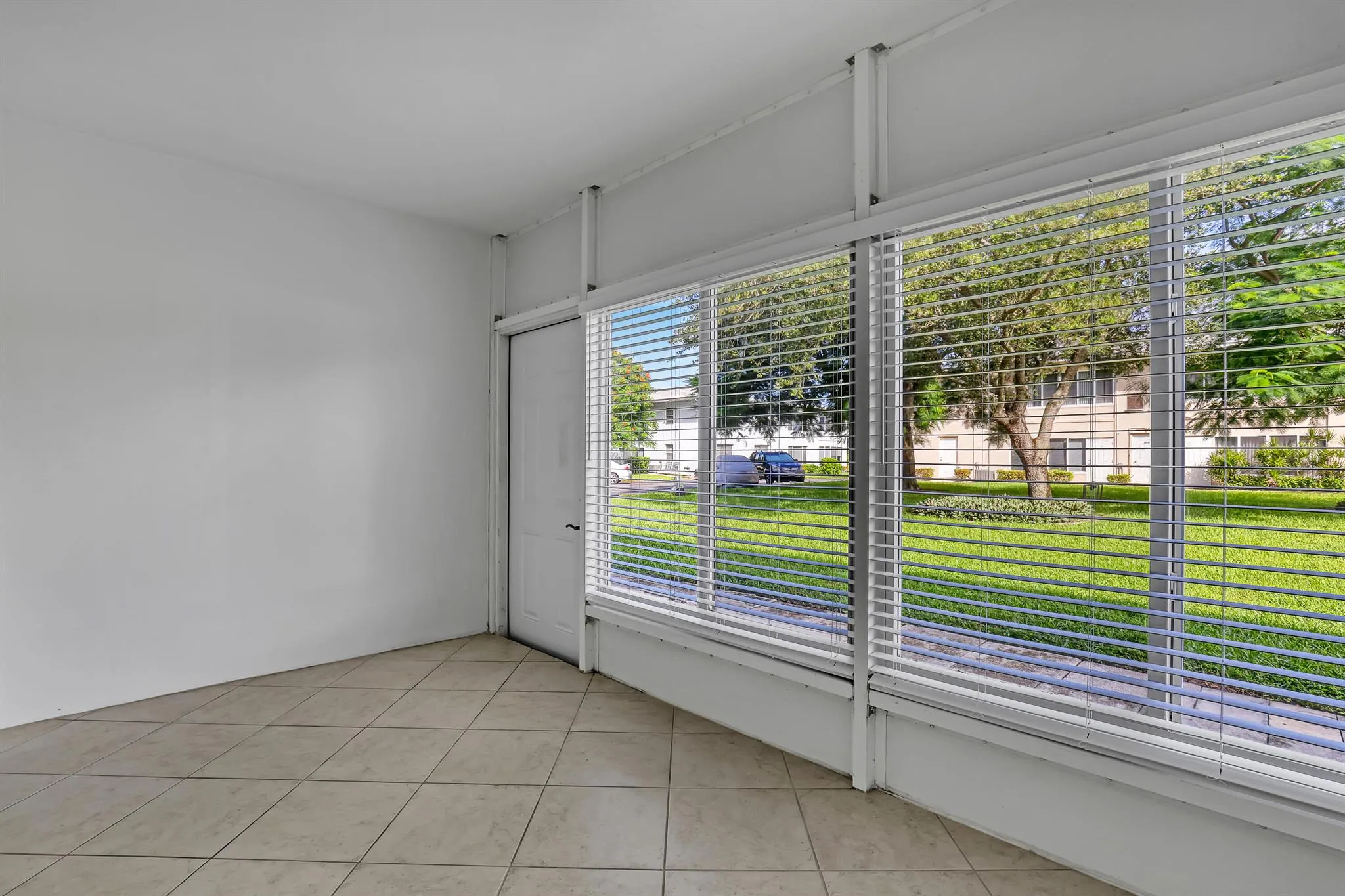 205 Main Boulevard, #1c