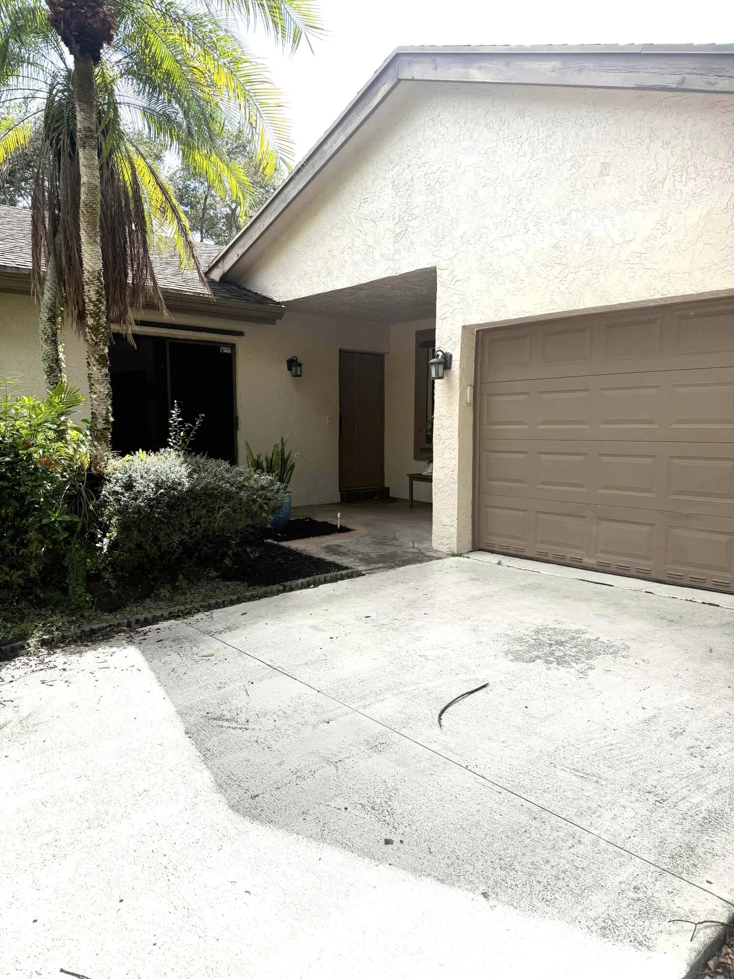 2216 Seagrape Circle
