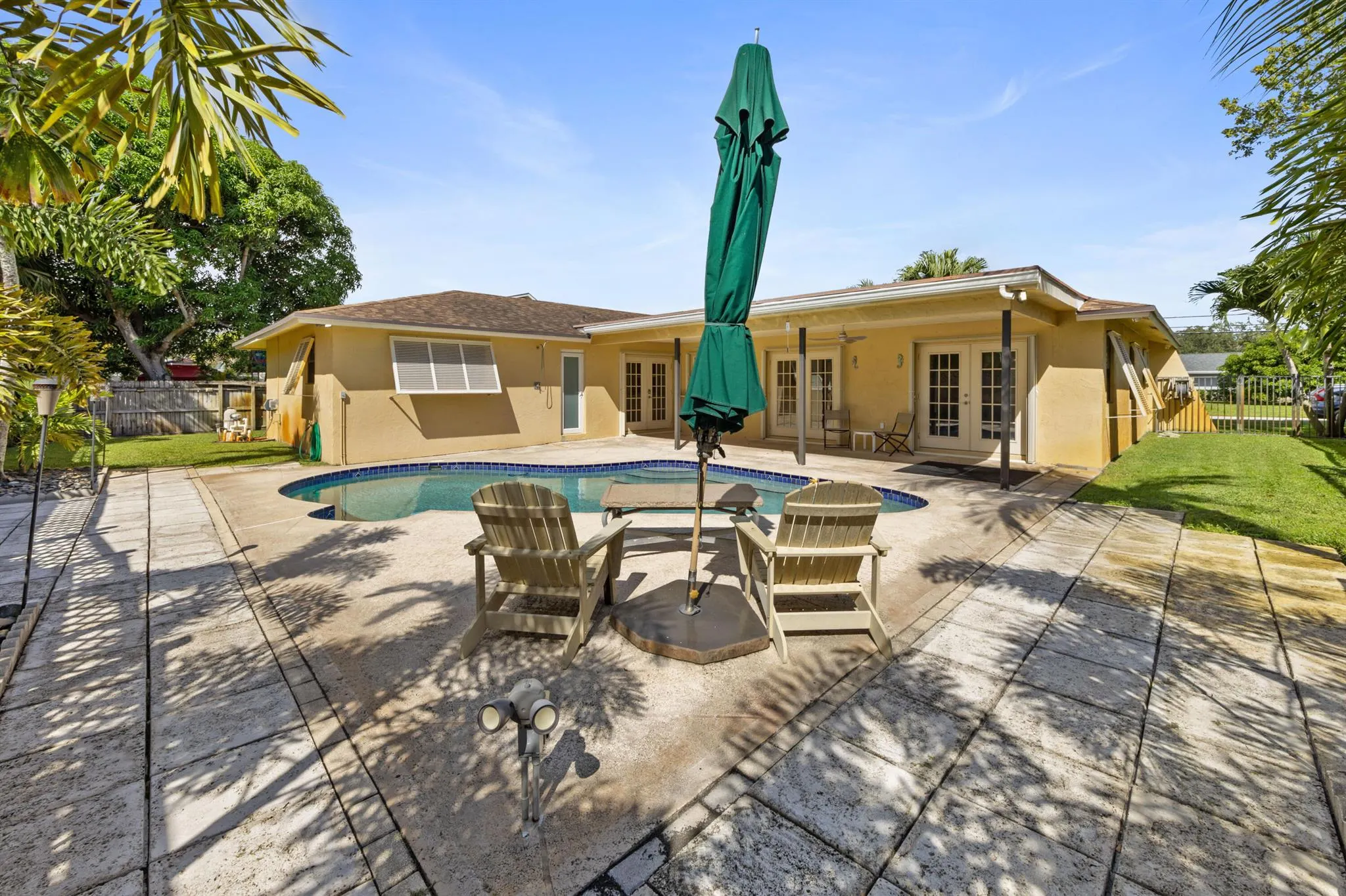 2718 Northside Drive