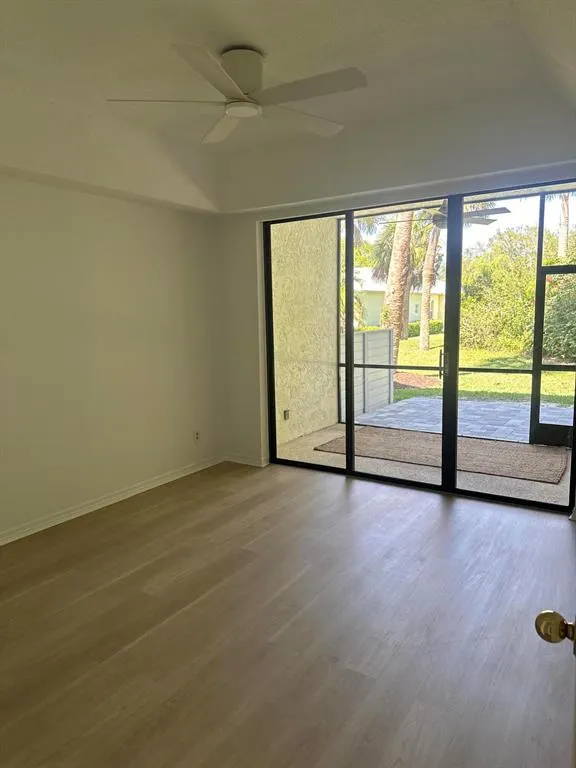 5270 SE Seascape Way, #102