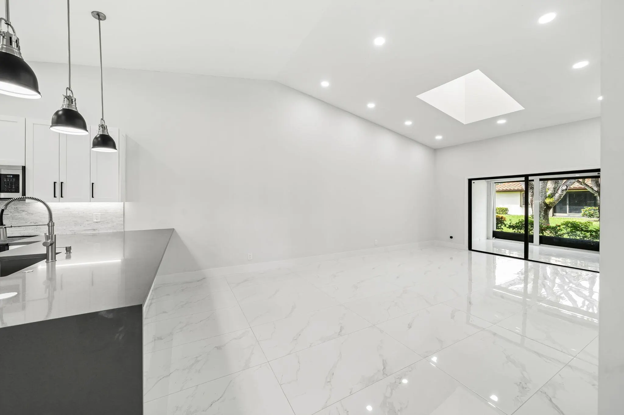 6078 Sunny Pointe Circle