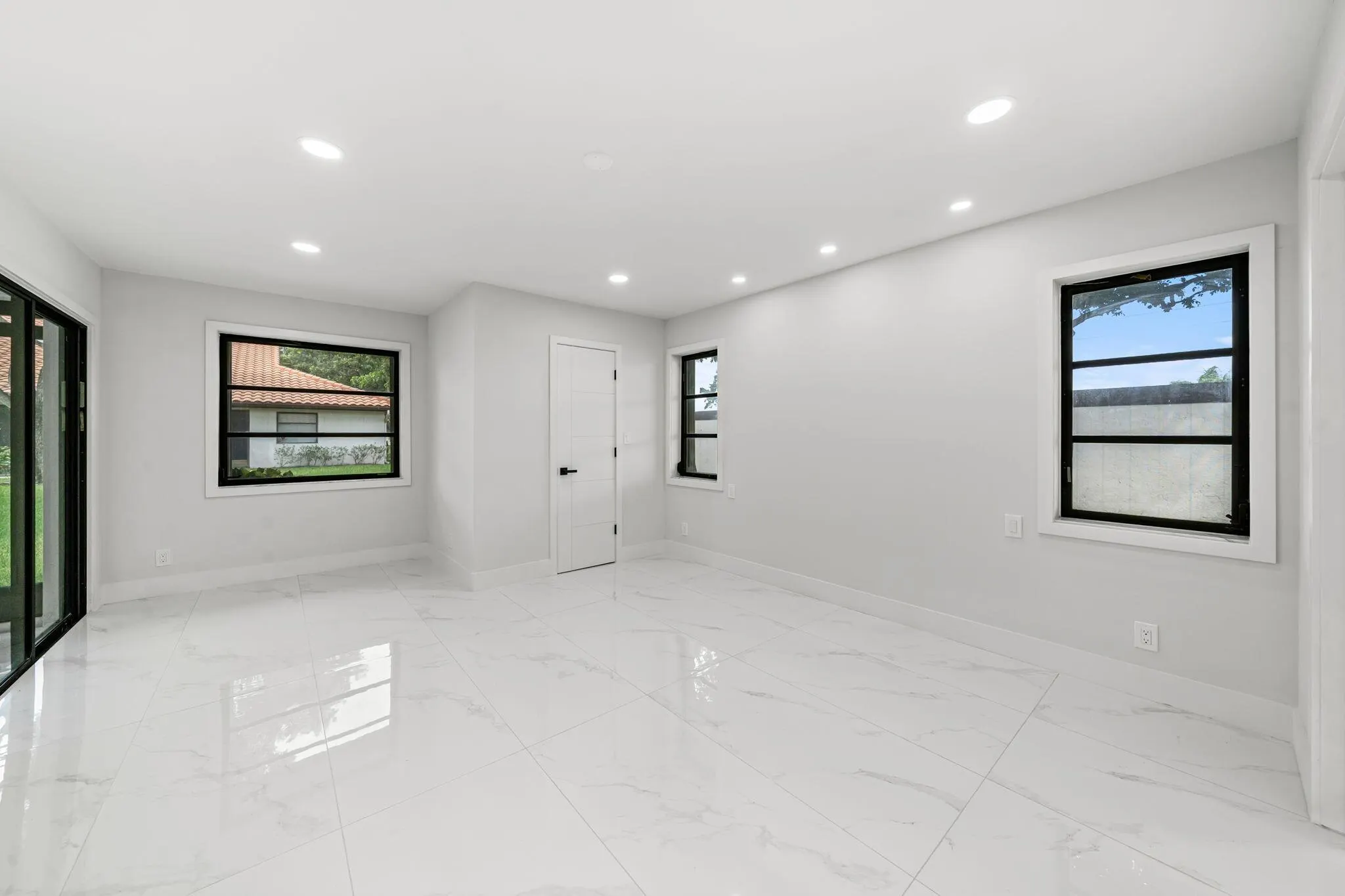 6078 Sunny Pointe Circle