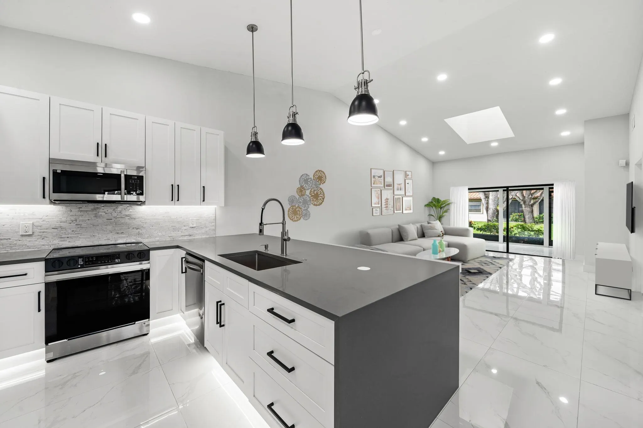 6078 Sunny Pointe Circle