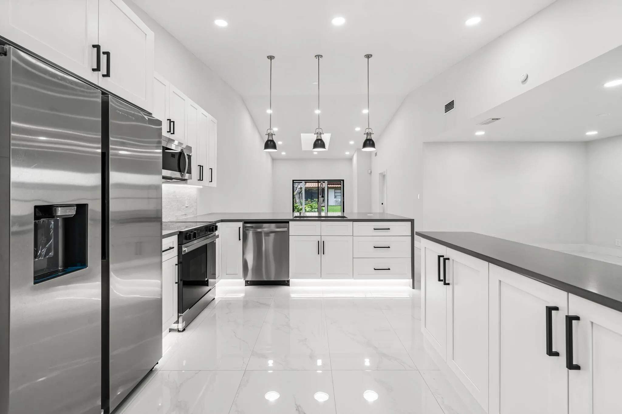 6078 Sunny Pointe Circle