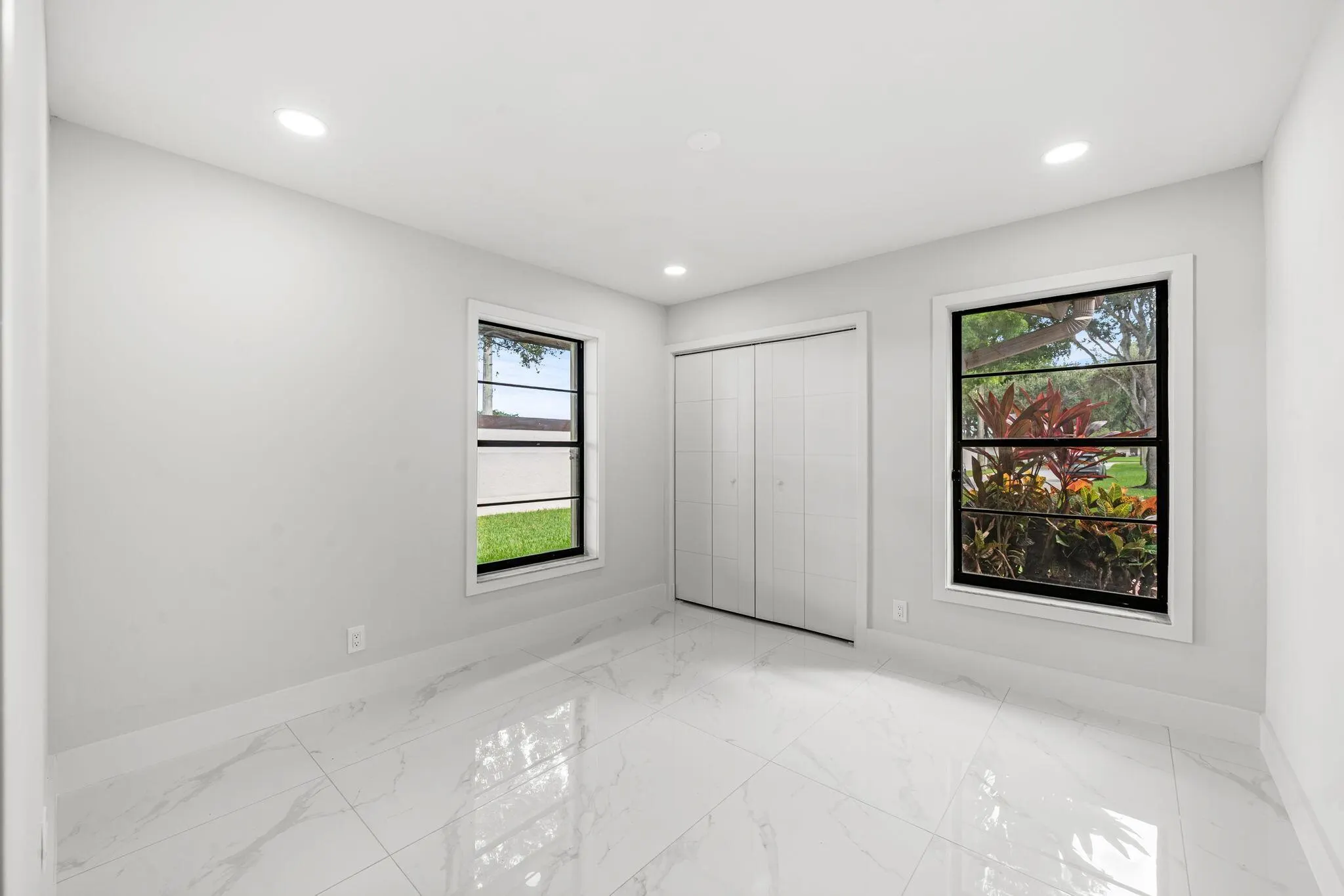 6078 Sunny Pointe Circle