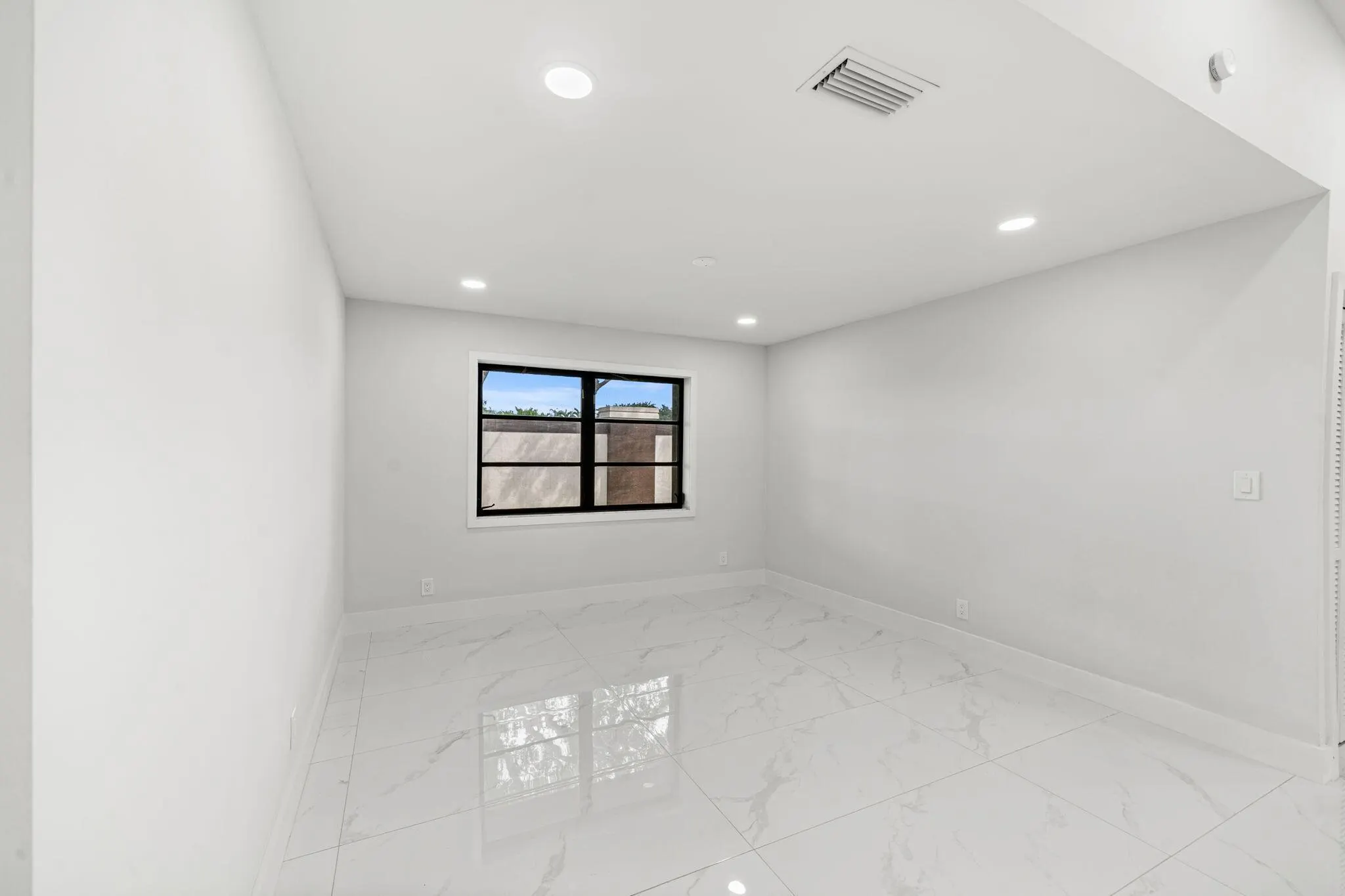 6078 Sunny Pointe Circle