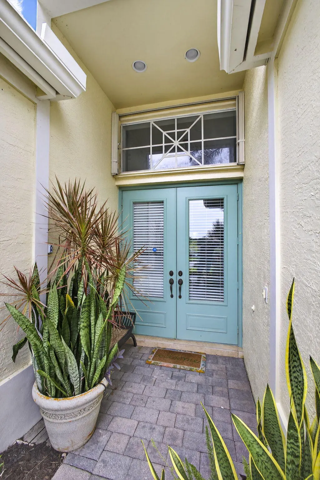 10585 La Strada