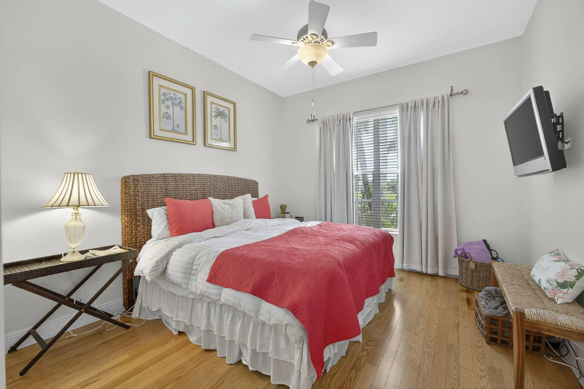 10585 La Strada