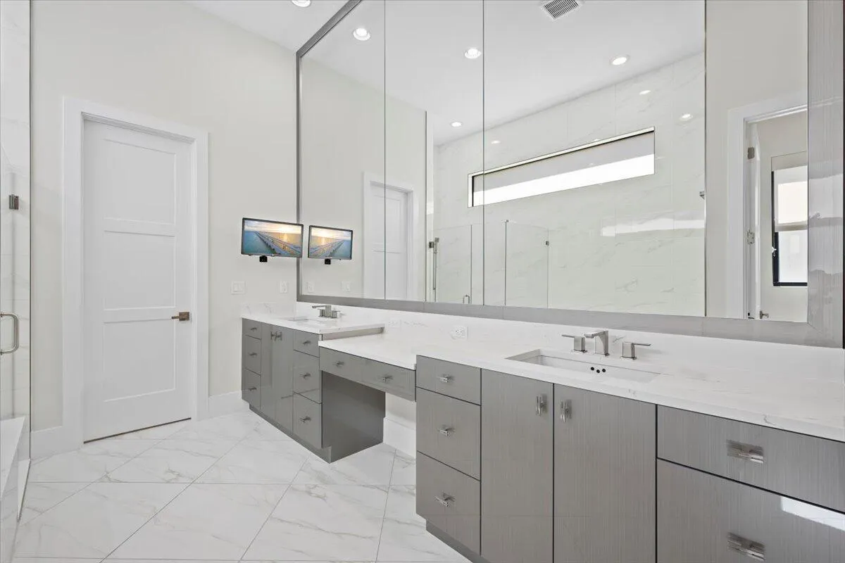 13194 Faberge Place