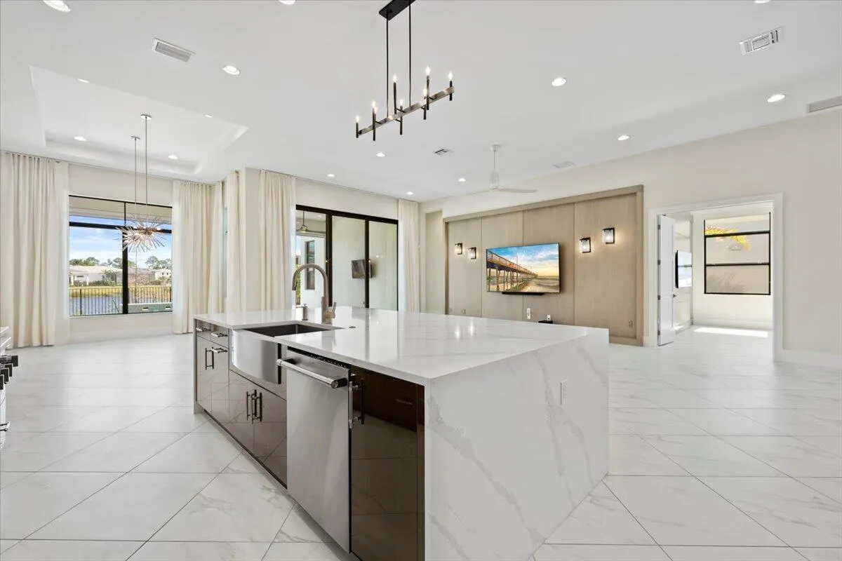 13194 Faberge Place