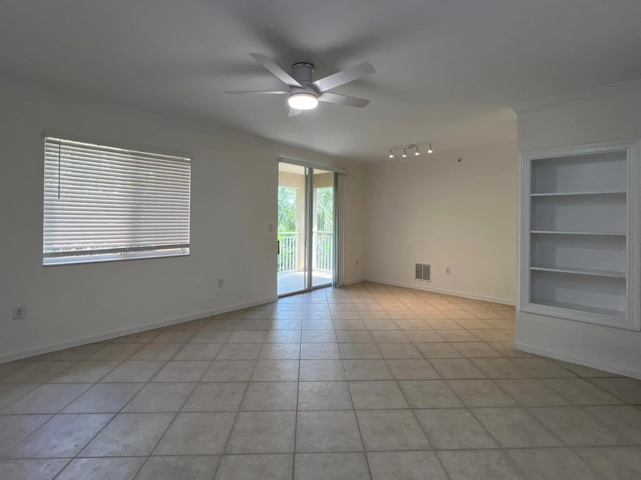 6410 Emerald Dunes Drive, #307